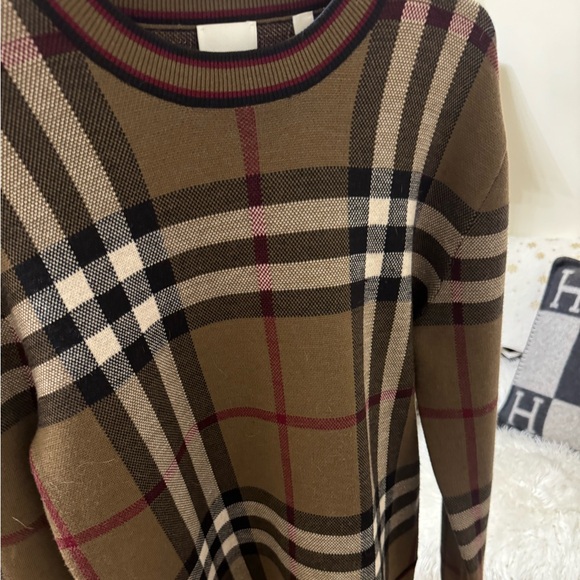 Burberry Other - Burberry Tan and Red Knit Top